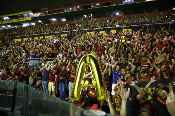 Foi sofrido, foi suado, mas o Sport voltou  Srie A. Depois de sair perdendo a partida diante da Ponte Preta, o Leo virou o jogo com dois gols de Guilherme, artilheiro da Segunda Diviso, com 17 gols e sacramentou o acesso na ltima partida em seu reduto no ano