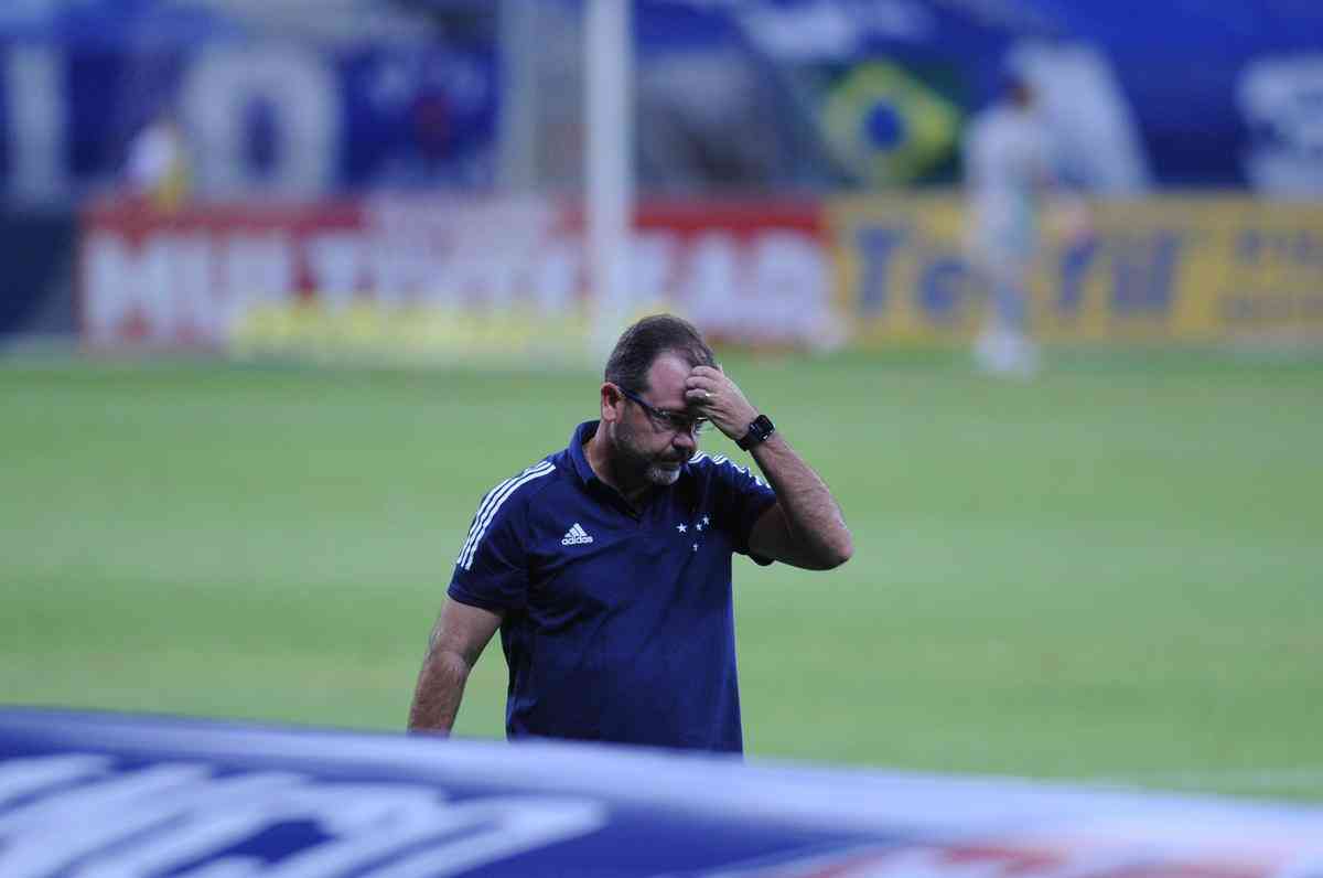 Enderson começou de forma arrasadora seu trabalho no Cruzeiro, com seis vitórias nos seis primeiros jogos. Depois, o time não venceu mais.