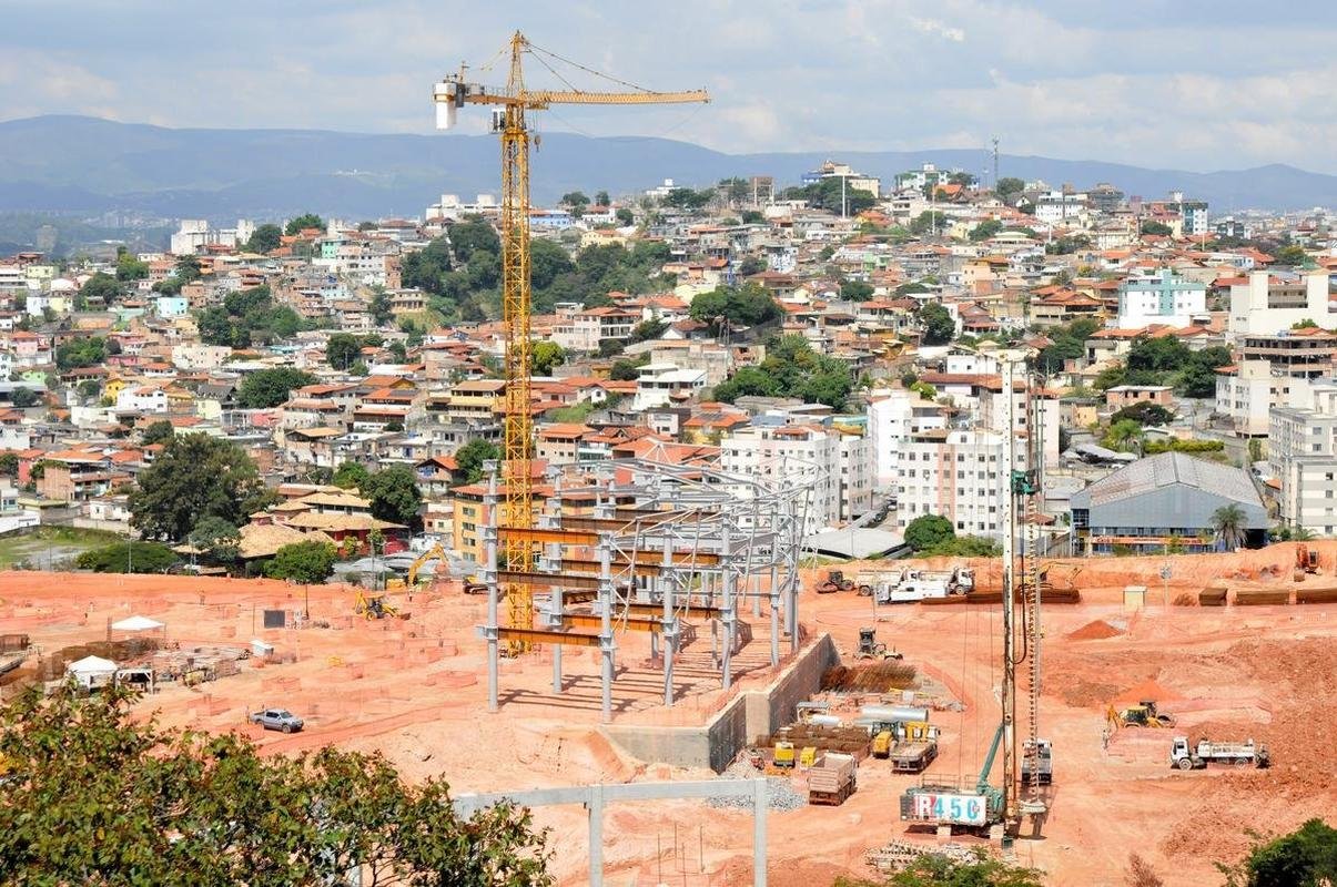 Arena MRV completa um ano de obras neste 20 de abril de 2021. Veja como est o andamento da construo do estdio do Atltico, que tem previso de ficar pronto em outubro de 2022. Sero 46 mil lugares, 2.333 vagas de estacionamento, 40 bares e 80 camarotes. O empreendimento fica no bairro Califrnia, em Belo Horizonte. (Fotos de Gladyston Rodrigues/EM/D. A Press)
