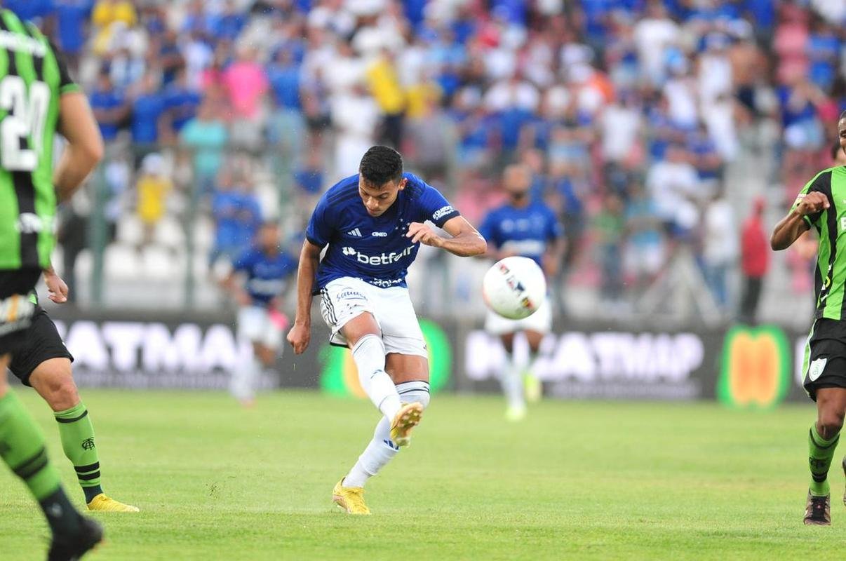 Cruzeiro e Amrica se enfrentaram na Arena do Jacar, em Sete Lagoas, pelo jogo de ida da semifinal do Campeonato Mineiro