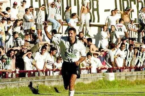Toninho Cerezo - Revelado pelo Atlético em 1973, Cerezo é um dos grandes ícones da história do Galo. No fim de sua carreira, ele vestiu a camisa do América em 1995/96. Ainda em 96, deixou o Coelho para voltar ao Alvinegro, onde encerrou sua trajetória como jogador em 1997.