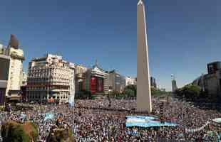 Festa argentina nas ruas e avenidas de Buenos Aires pelo tri mundial