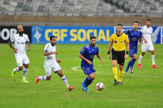 Com gols de Marcos Serrato e Renato (2), o Ava venceu o Cruzeiro por 3 a 0, neste sbado, no Mineiro, pela 12 rodada da Srie B