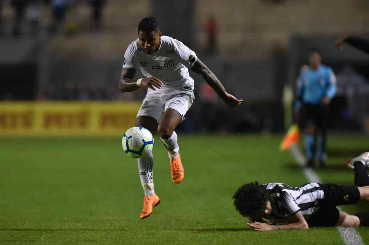 Atltico derrotou Santos por 2 a 1, de virada, com gols de Char, e avanou s quartas de final da Copa do Brasil