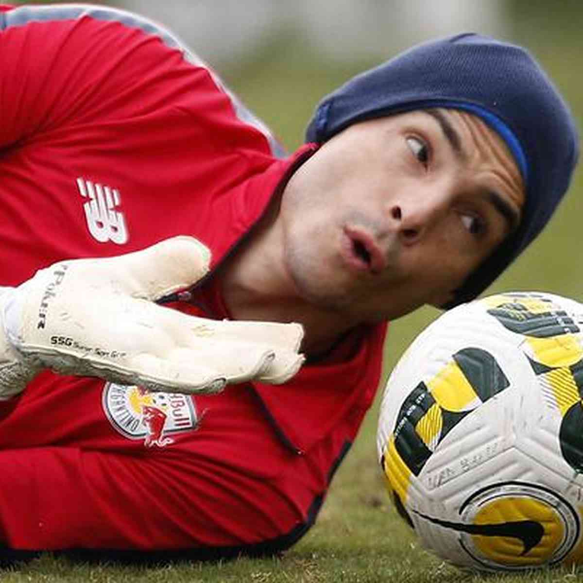 Após gol contra, goleiro Júlio César admite má fase no Inglês e