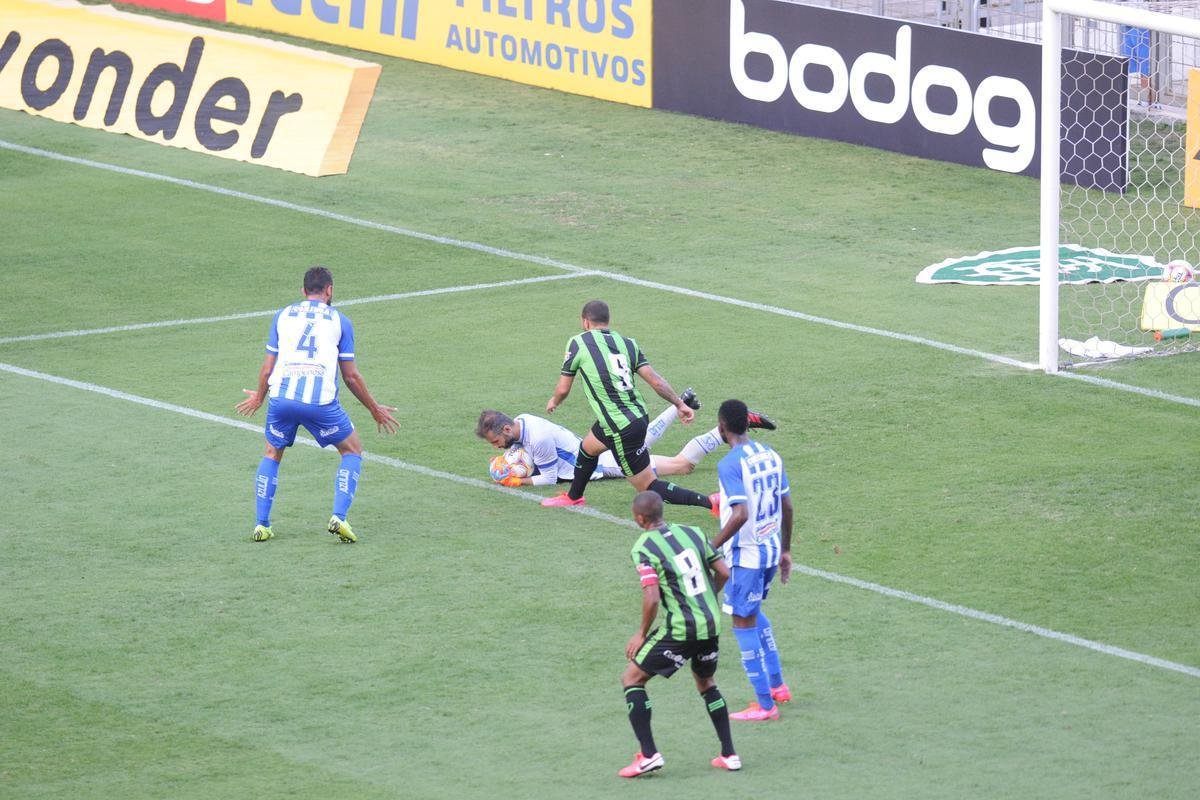 Fotos do jogo entre Amrica e CSA-AL, no Independncia, em Belo Horizonte, pela Srie B do Campeonato Brasileiro