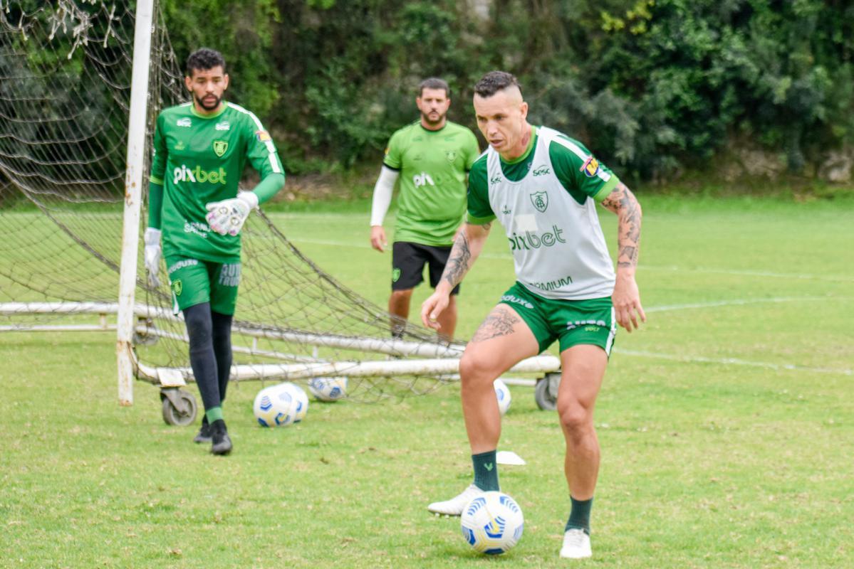 Jogadores do Coelho se preparam para enfrentar o Inter no Beira-Rio