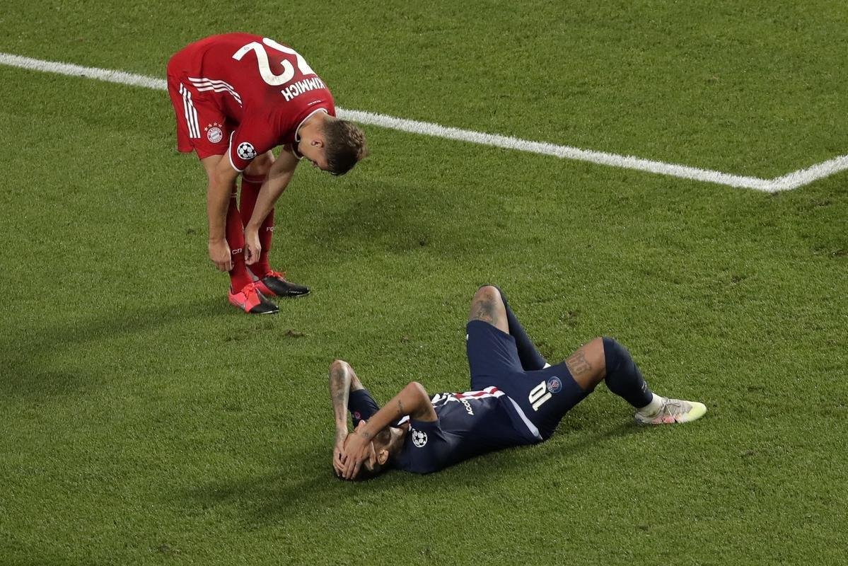 Brasileiro Neymar, do PSG, ficou muito abalado com a perda da Liga dos Campeões para o Bayern de Munique. Na final, em Lisboa, alemães venceram por 1 a 0, gol de Coman