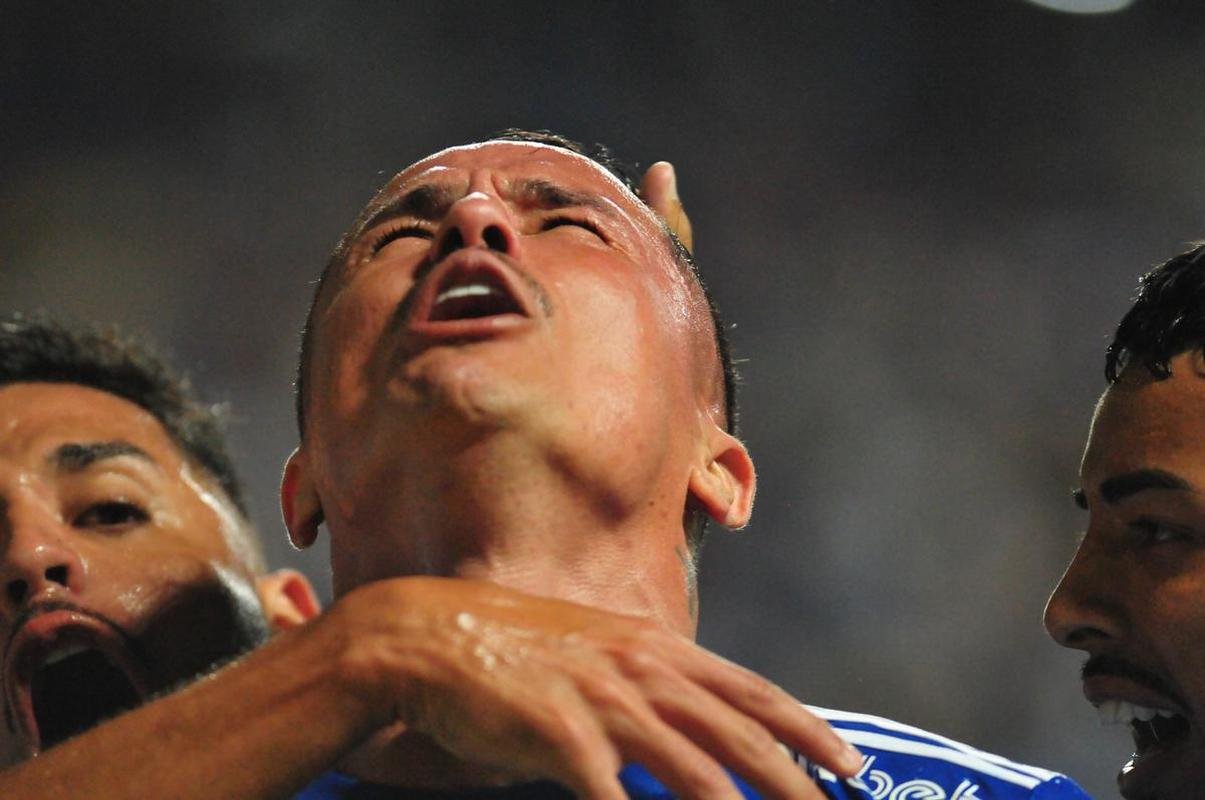 O Cruzeiro goleou o Nutico por 4 a 0 no Independncia, em Belo Horizonte, na 26 rodada da Srie B