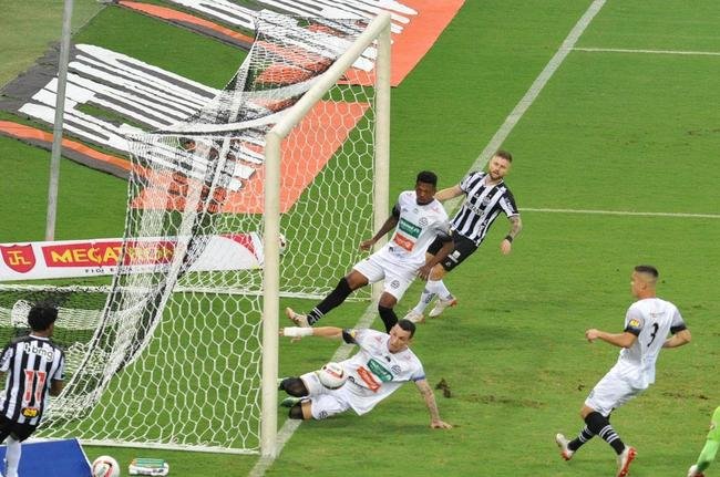 O Atltico recebeu o Athletic nesta tera-feira (15), no Mineiro, em Belo Horizonte. A partida, vlida pela 7 rodada do Campeonato Mineiro de 2022, marcou o centsimo jogo do goleiro Everson com a camisa do Galo.