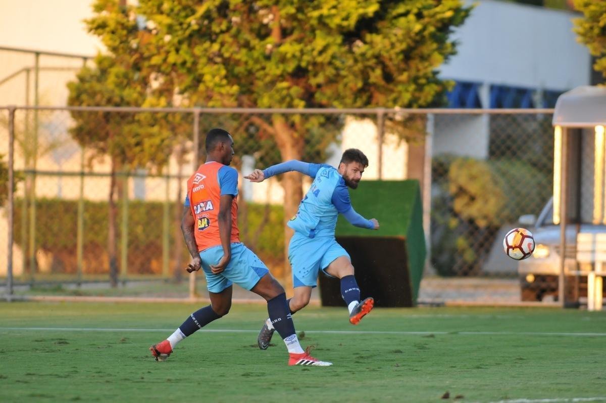 Fotos do treino do Cruzeiro desta segunda-feira, na Toca da Raposa II (Alexandre Guzanshe/EM D.A Press)