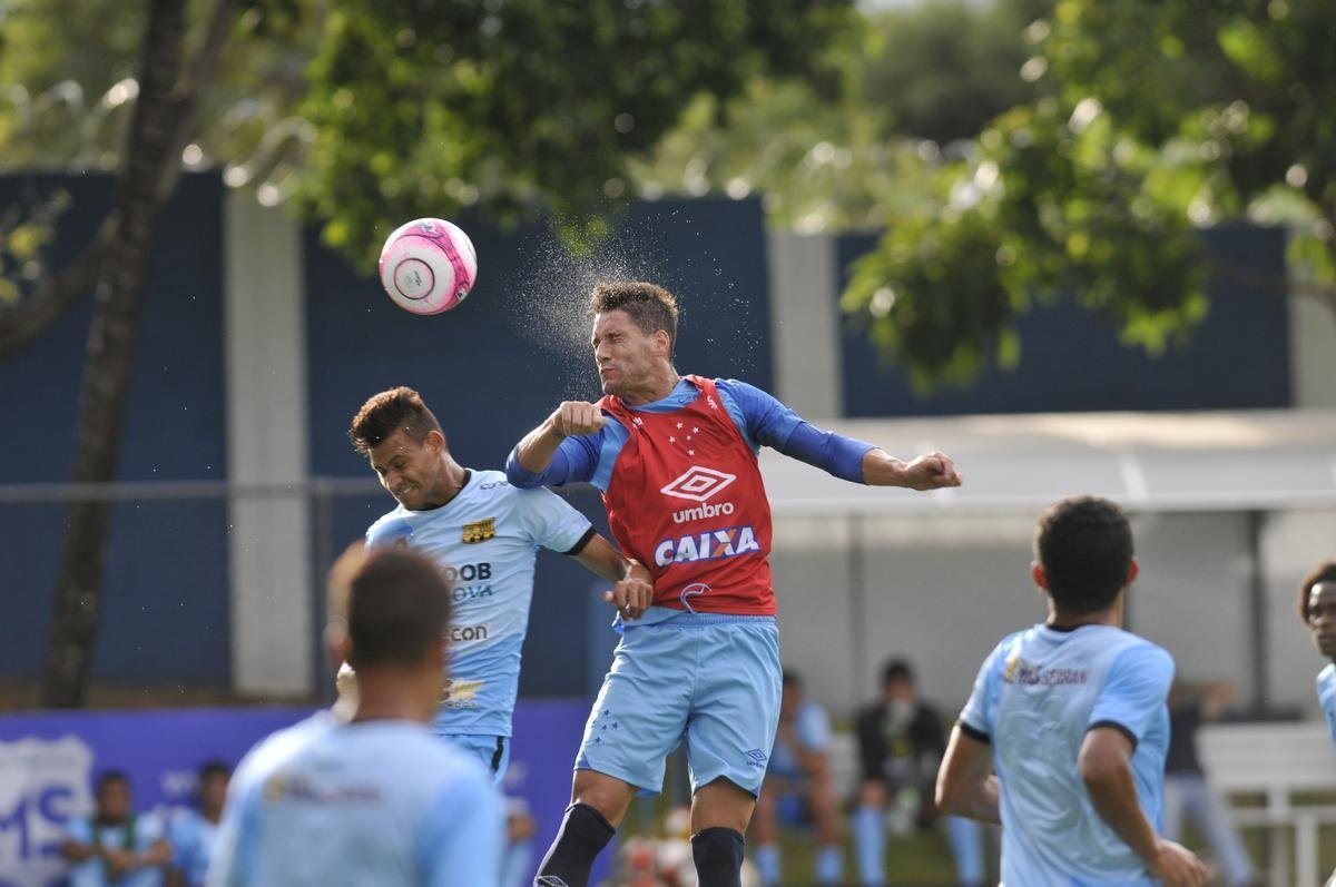 Com gols de Judivan e Rafael Sobis, Cruzeiro venceu Betinense por 2 a 0 em jogo-treino