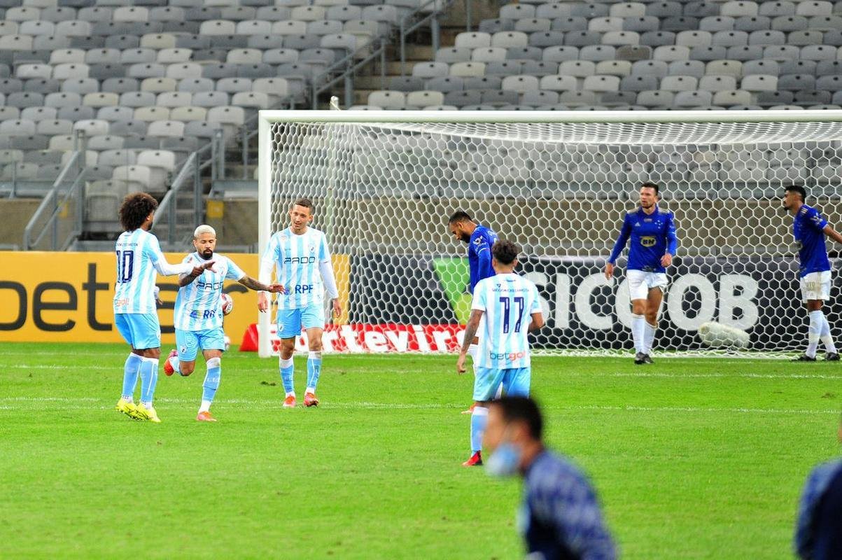 Fotos de Cruzeiro x Londrina, no Mineiro, pela 15 rodada da Srie B