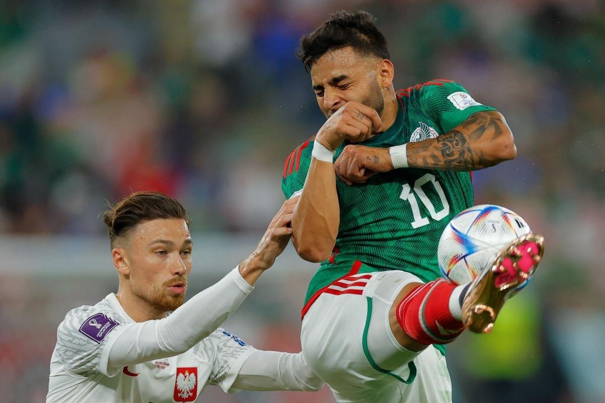 Imagens do jogo entre Mxico e Polnia, pelo Grupo C da Copa do Mundo.