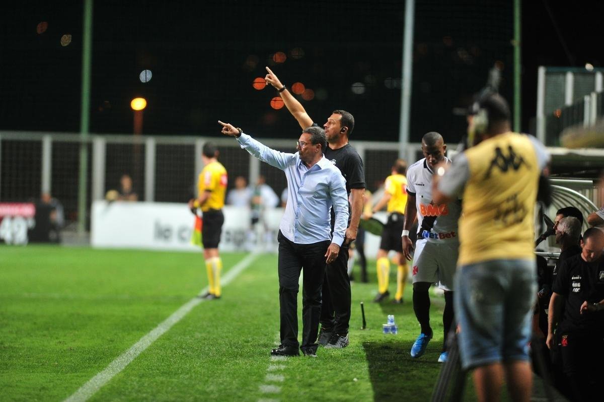 Equipes se enfrentam em jogo adiado da 21 rodada do Campeonato Brasileiro