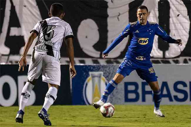 No turno da Srie B, Cruzeiro ganhou da Ponte Preta por 1 a 0, no Moiss Lucarelli, em Campinas, pela quarta rodada
