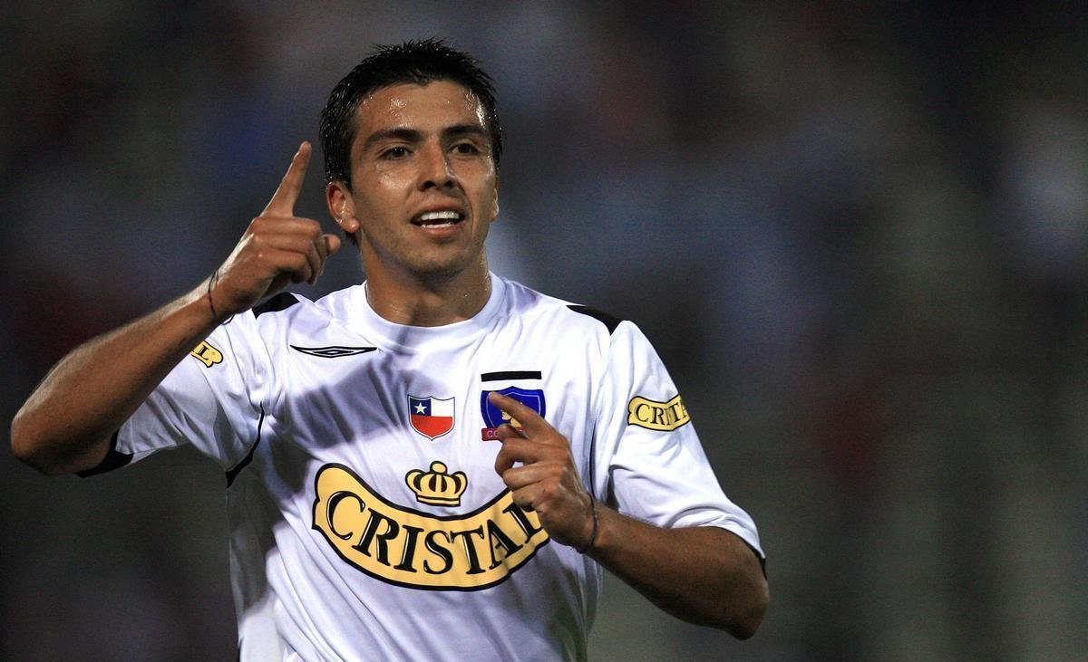 Em 2007, o Colo Colo-CHI passou com trs vitrias, nenhum empate e trs derrotas. O time foi eliminado nas oitavas de final.