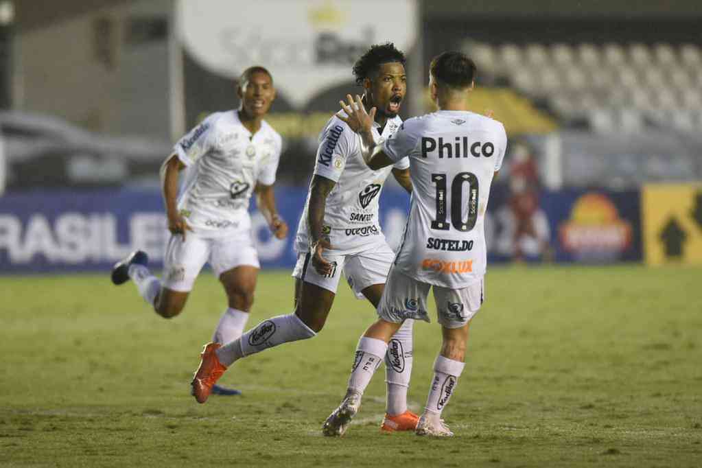 2 lugar - Santos - 4 vitrias, 1 empate e 1 derrota (13 pontos)