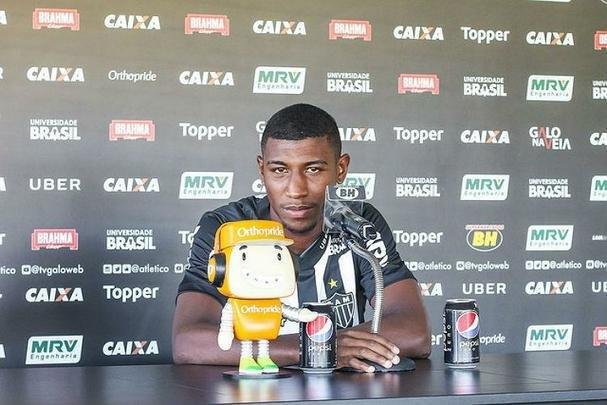 Emerson (2018) - O jovem lateral-direito foi contratado pelo Atltico para disputar posio com Patric. Logo, o jogador assumiu a titularidade, mas perdeu espao por causa da oscilao. No segundo semestre, se tornou, de vez, dono da posio no Galo. O jovem jogador, que tem 23 jogos, um gol e uma assistncia com a camisa alvinegra,  convocado constantemente para a Seleo Brasileira Sub-20. Ele  alvo de clubes do futebol europeu.