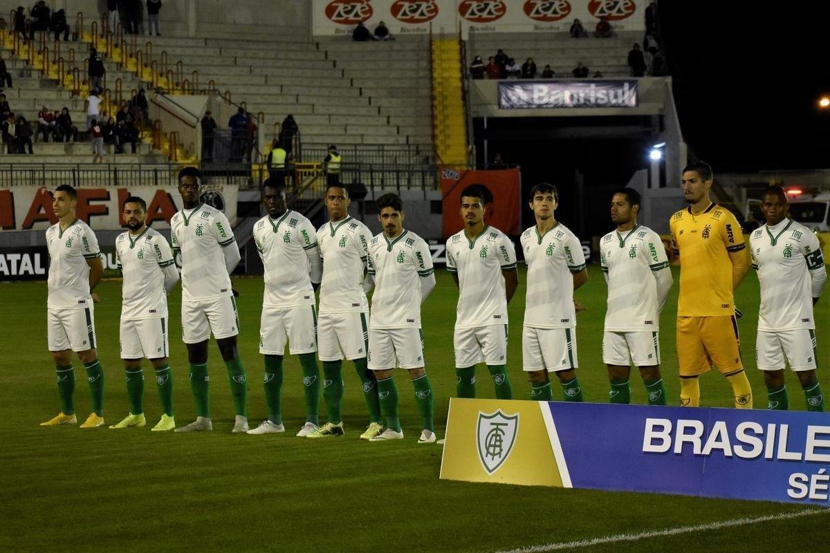 Imagens do jogo entre Amrica e Brasil de Pelotas, no interior gacho, pela Srie B do Brasileiro 
