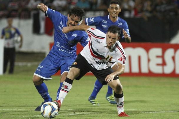 Contra o Confiança, Pipico marcou dois gols na vitória por 3 a 1 no Arruda