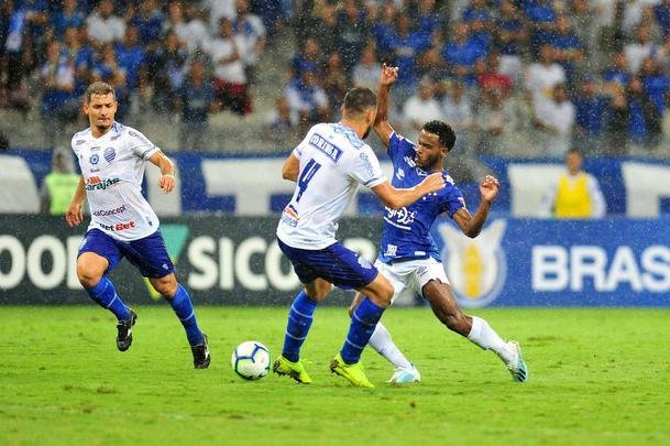 Fotos do duelo entre Cruzeiro e CSA, no Mineiro, pela 35 rodada do Brasileiro