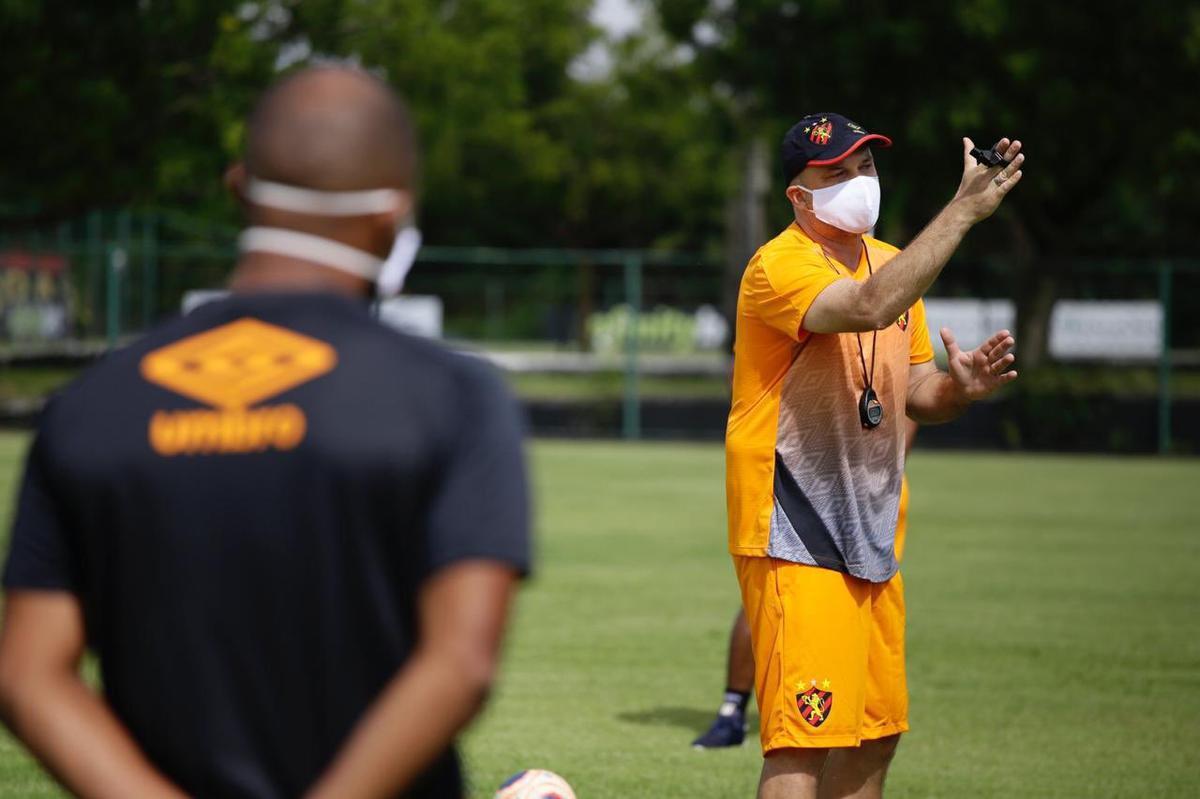 Na primeira semana, treinamento será físico, com grupos de 16 atletas. Jogadores são divididos em dois horários, sem contato e respeitando distanciamento