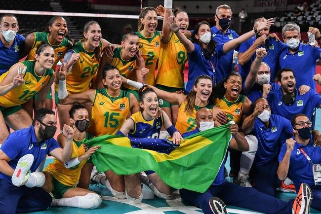 Fotos da vit�ria brasileira sobre a Coreia do Sul pela semifinal do v�lei feminino em T�quio