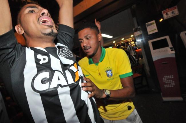 Torcedores do Atlético acompanham a partida contra o Palmeiras em alguns bares de Belo Horizonte
