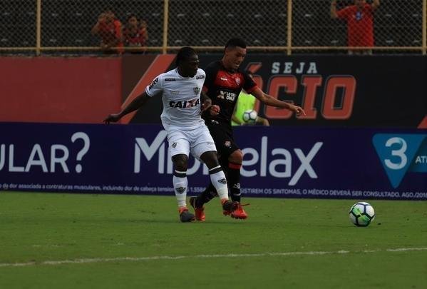 Vitória derrotou Atlético por 1 a 0, no Barradão, com gol de Léo Ceará