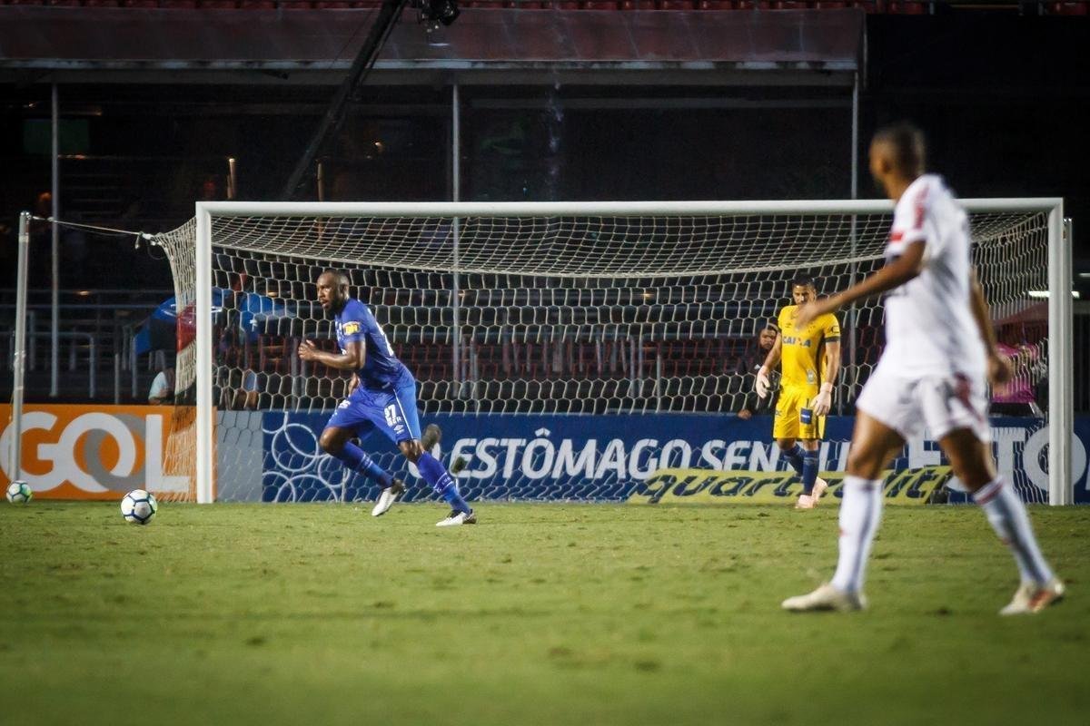 Cruzeiro foi derrotado pelo So Paulo por 1 a 0, neste domingo, no Morumbi, pela 35 rodada do Brasileiro