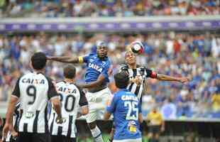 Imagens do primeiro tempo: Cruzeiro abriu o placar com um minuto de jogo, gol de Thiago Neves