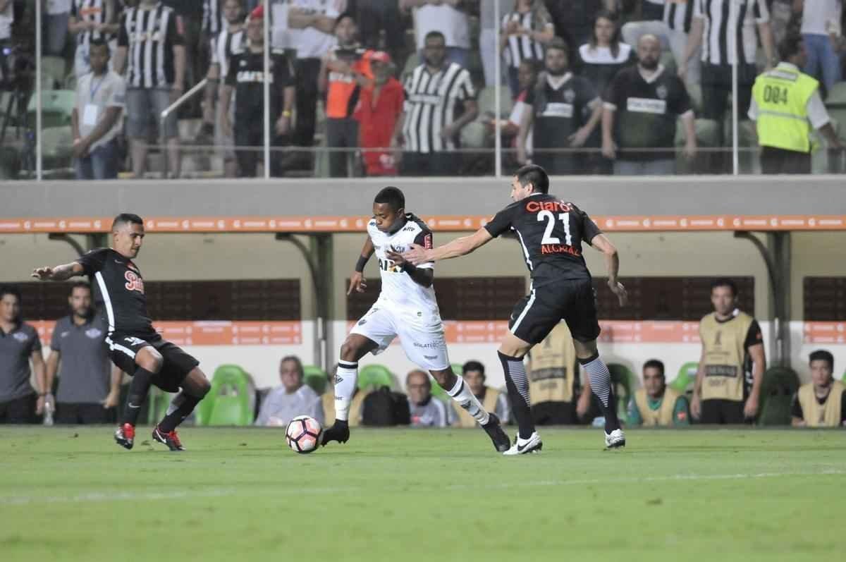Imagens do duelo entre Atltico e Libertad-PAR, no Independncia, pela Copa Libertadores