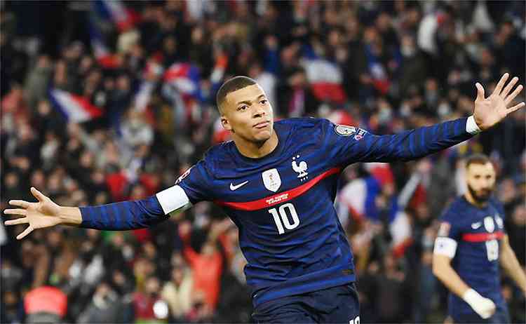 Com gol e assistência, Mbappé é eleito melhor do jogo em virada da França -  Superesportes