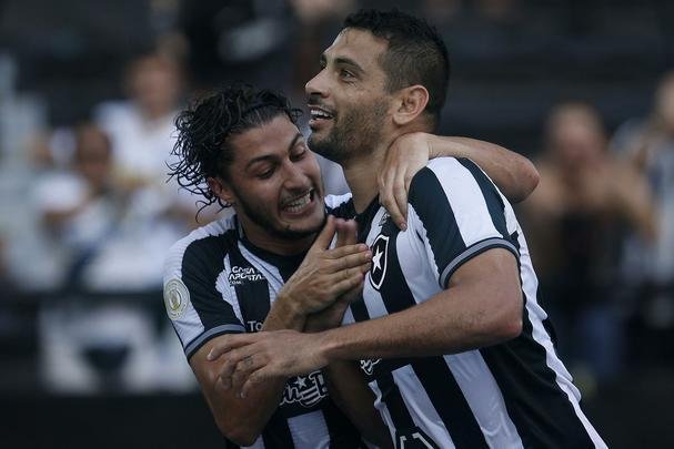 Fotos da vitória do Botafogo sobre o Atlético, por 2 a 1, no Engenhão, pela 18ª rodada do Brasileiro