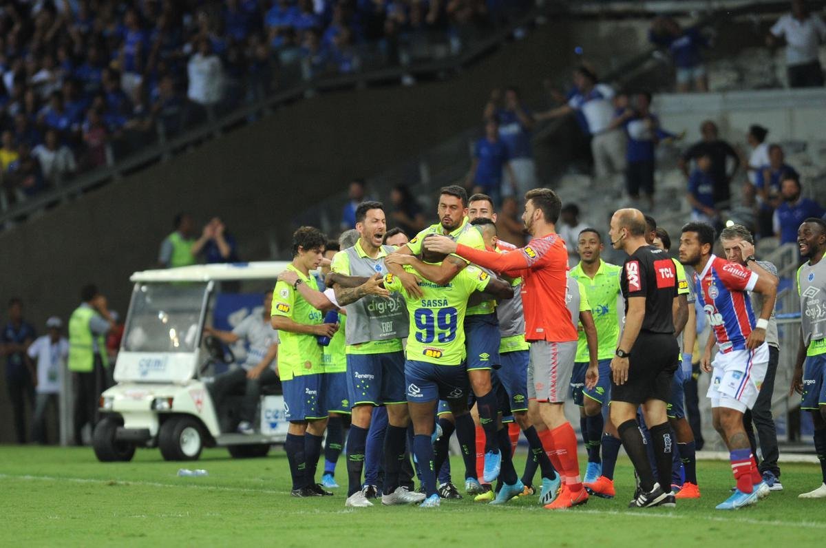 Cruzeiro estreou terceiro uniforme, o ltimo produzido pela Umbro