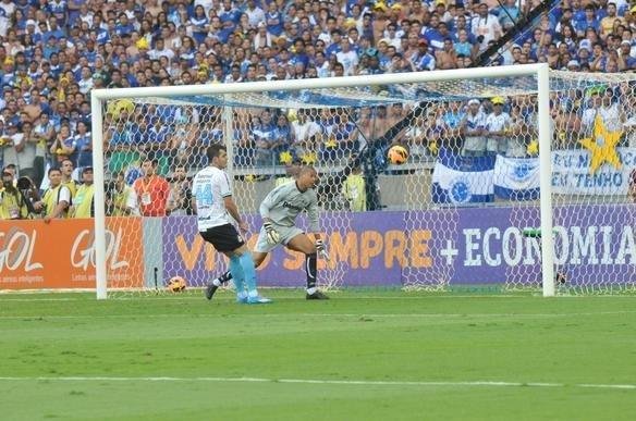 Partida vlida pela 33 rodada do Brasileiro, no Mineiro  