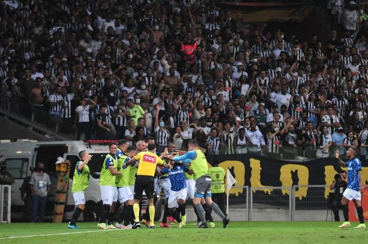 Fotos do jogo entre Atltico e Grmio, no Mineiro, em BH, pela 19 rodada do Campeonato Brasileiro