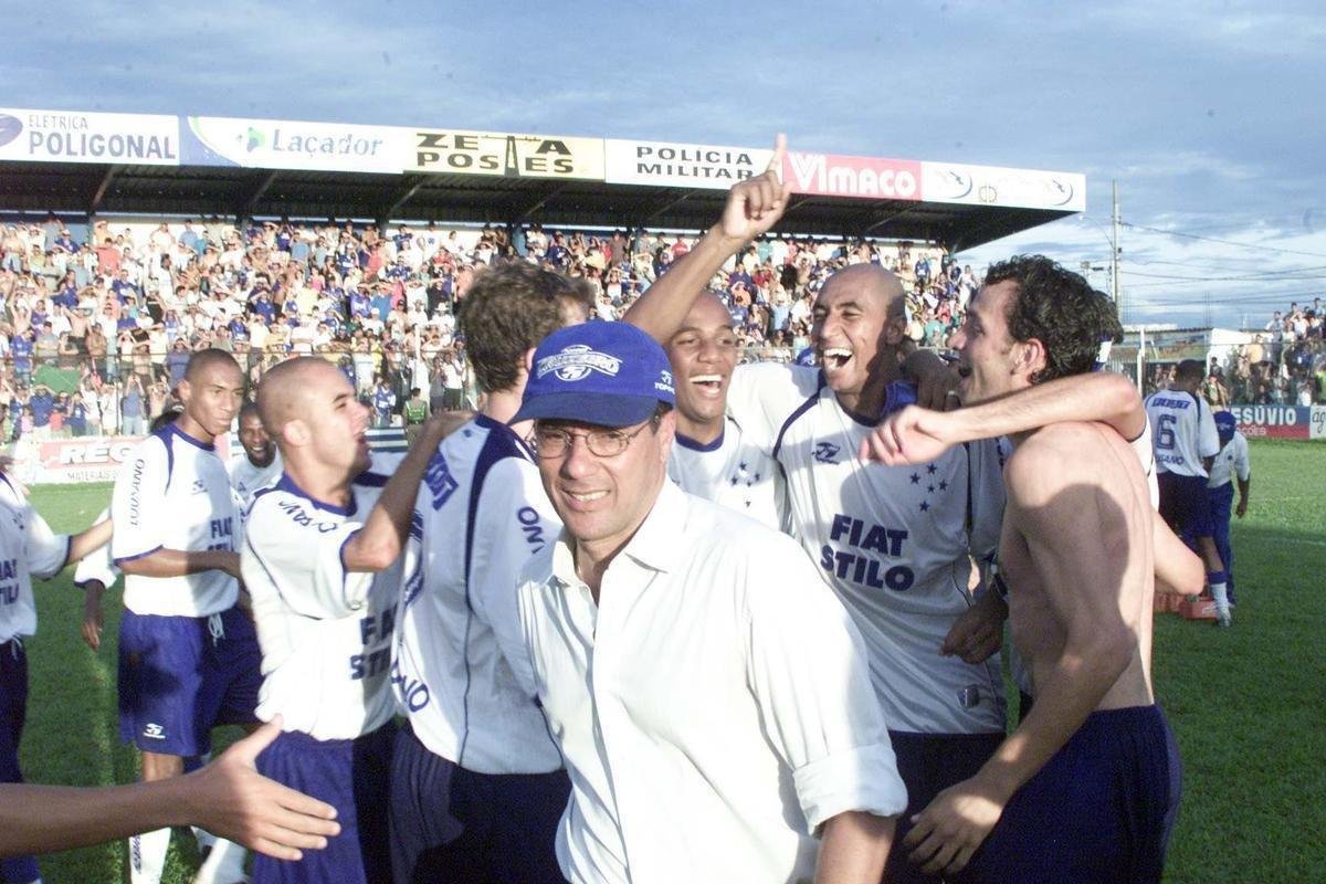 Vanderlei Luxemburgo comandou o Cruzeiro em 126 jogos, incluindo a primeira passagem, entre 2002 e 2004, e a segunda, em 2015. Em 2003, ele foi campeo mineiro, da Copa do Brasil e do Campeonato Brasileiro. 