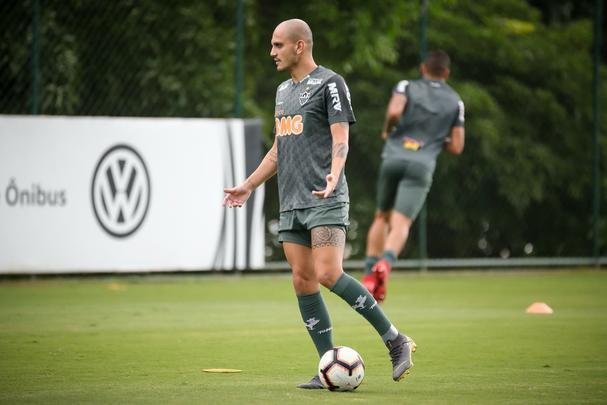 Em busca de reação na Libertadores, Atlético treinou na tarde deste domingo, na Cidade do Galo, antes de viagem para Montevidéu, local da partida contra Nacional