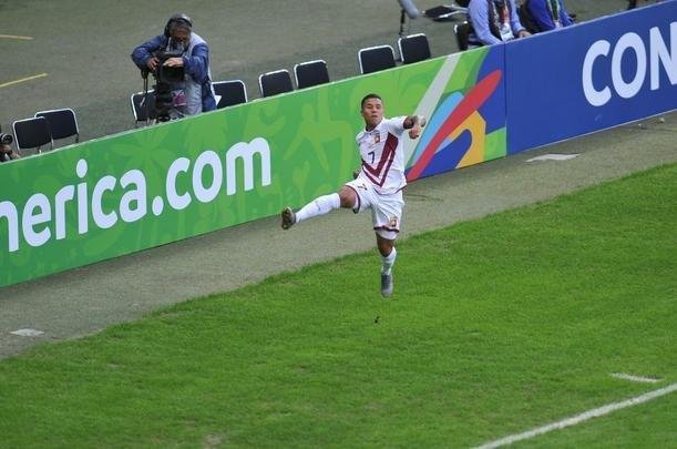 Imagens da partida entre Bolvia e Venezuela