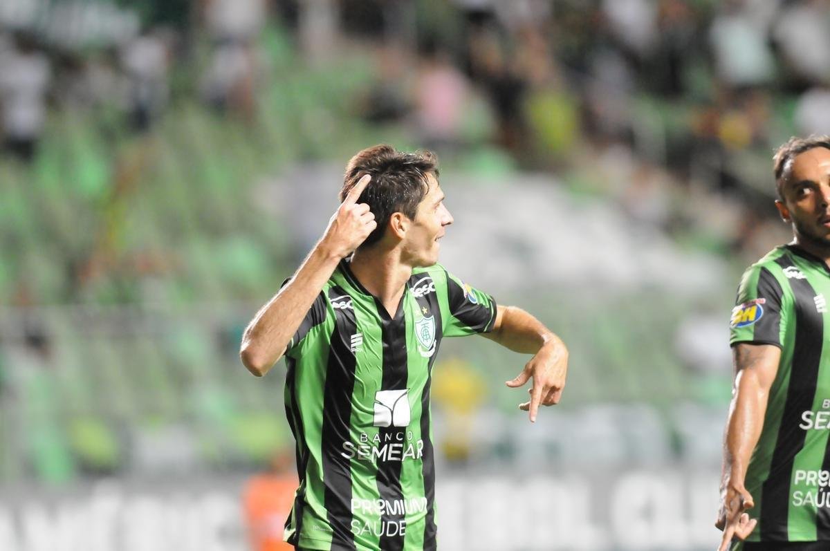 Com gols de Felipe Augusto e Al, Amrica venceu Coimbra por 2 a 0, nesta segunda-feira, no Independncia, pela sexta rodada do Campeonato Mineiro