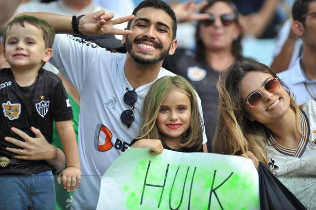 Fotos das torcidas de Atltico e Flamengo na Arena Pantanal, em Cuiab, durante a final da Supercopa do Brasil