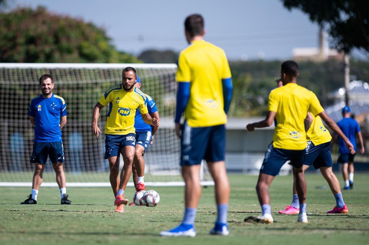 Cruzeiro precisa vencer o Amrica por dois gols de diferena para ir  final do Mineiro 