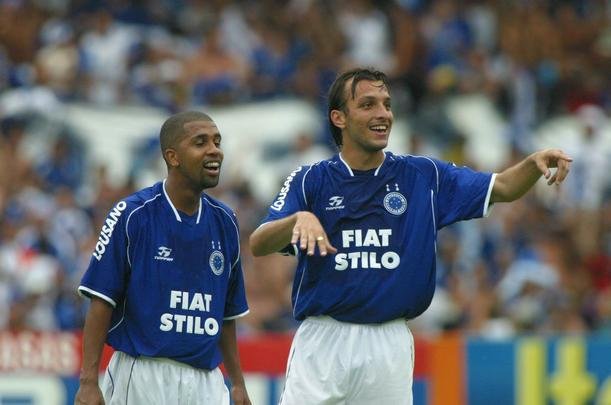 Em 30 de novembro de 2003, Cruzeiro derrotou o Paysandu por 2 a 1, no Mineiro, pela 44 rodada, e confirmou o ttulo brasileiro de forma antecipada. Zinho, no primeiro tempo, e Mota, no segundo, marcaram os gols celestes. Aldrovani descontou para o Papo. Depois do apito final, uma grande festa tomou conta do gramado e das arquibancadas. 