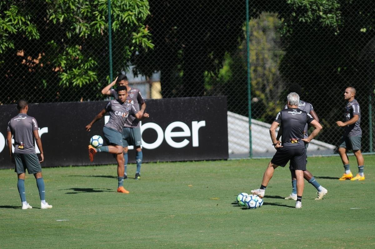 Imagens do treino na Cidade do Galo