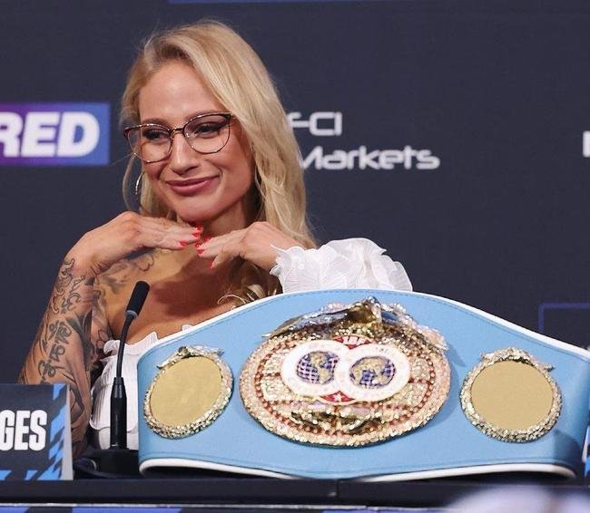 Fotos da boxeadora australiana Ebanie Bridges