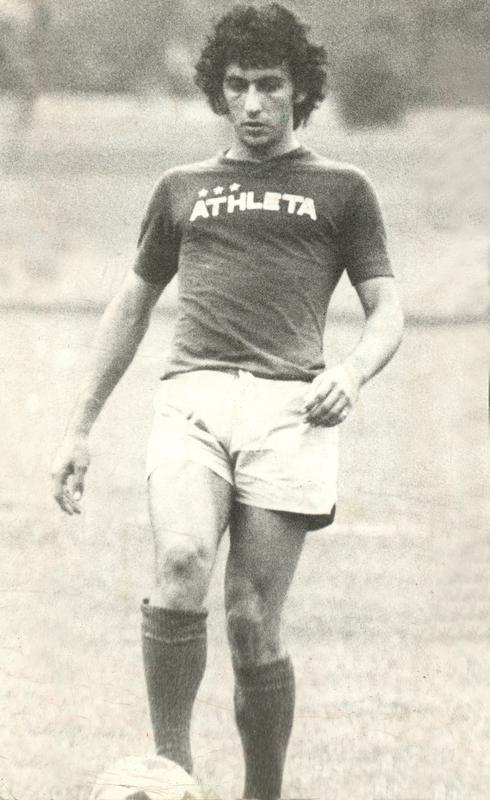 13- Nelinho - 105 gols em 411 jogos (1973 a 1982)