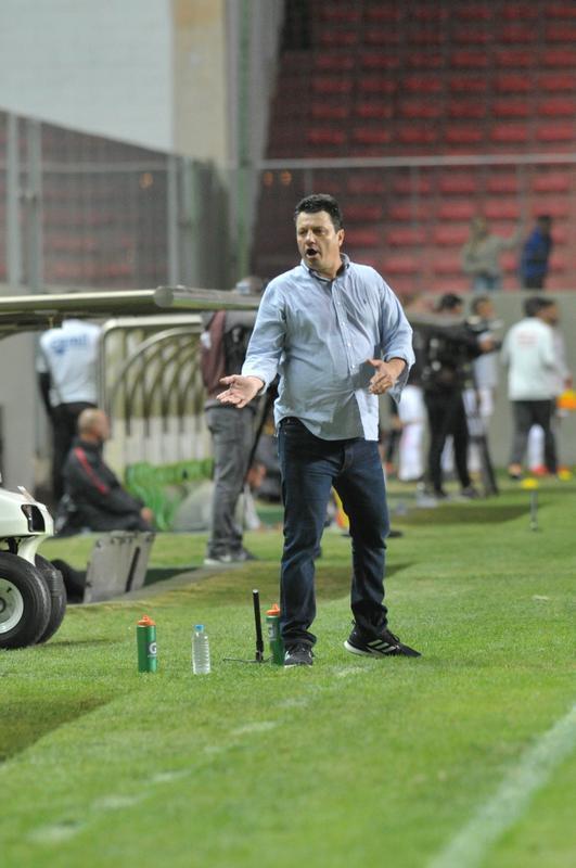 Tcnico Adilson Batista durante sua estreia no comando do Amrica, diante do Internacional