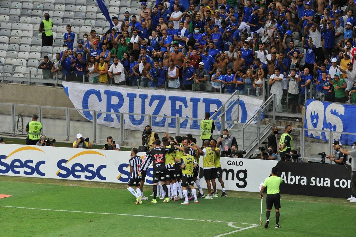 Ademir entrou no segundo tempo e fez o gol da virada do Atltico nos acrscimos